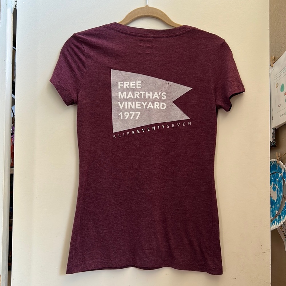 Slip 77 Free Martha’s Vineyard V-Neck T-Shirt - Small - Picture 2 of 10